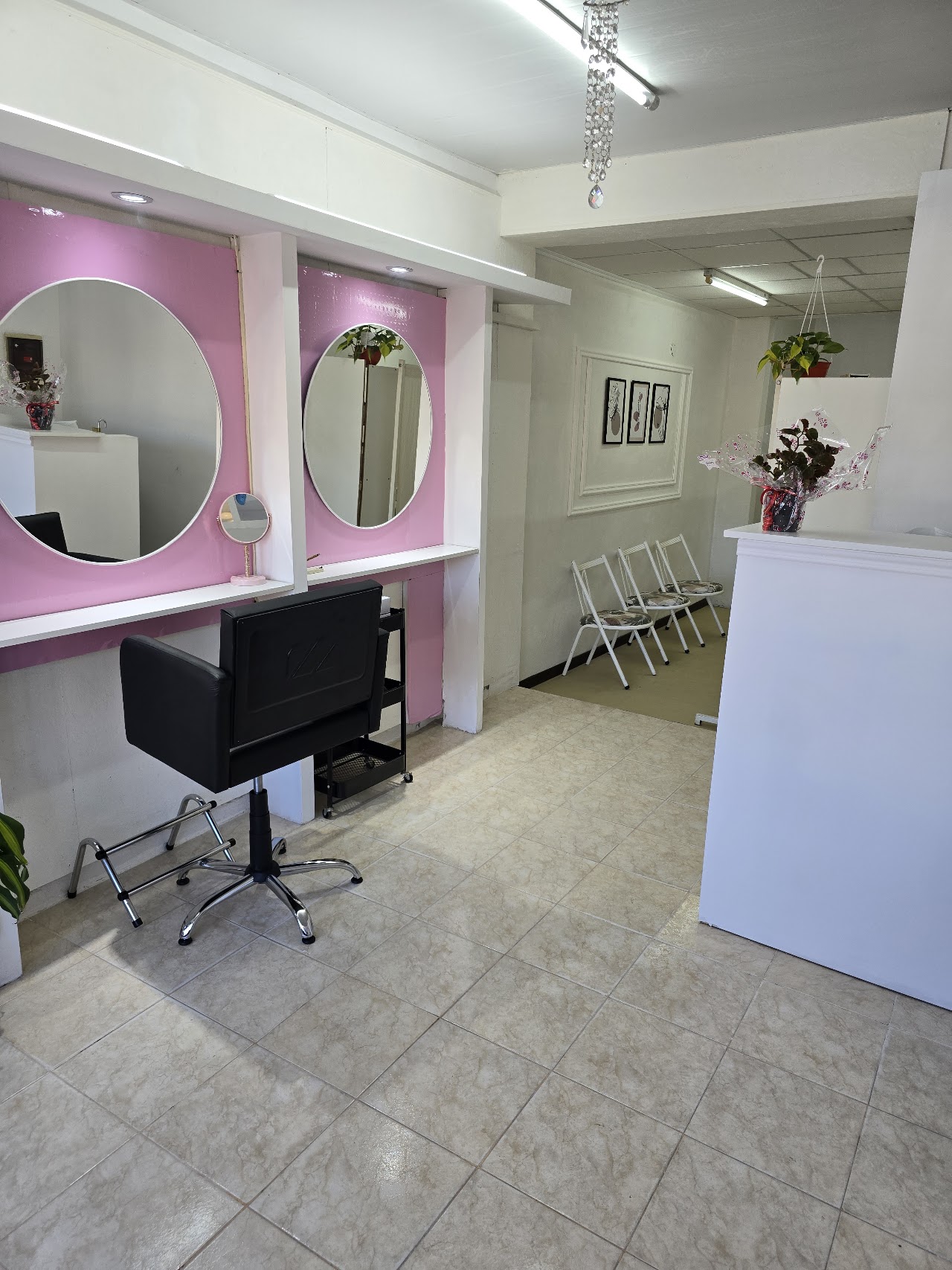 Recepción y área de estética en Luna Beauty Center Paraná